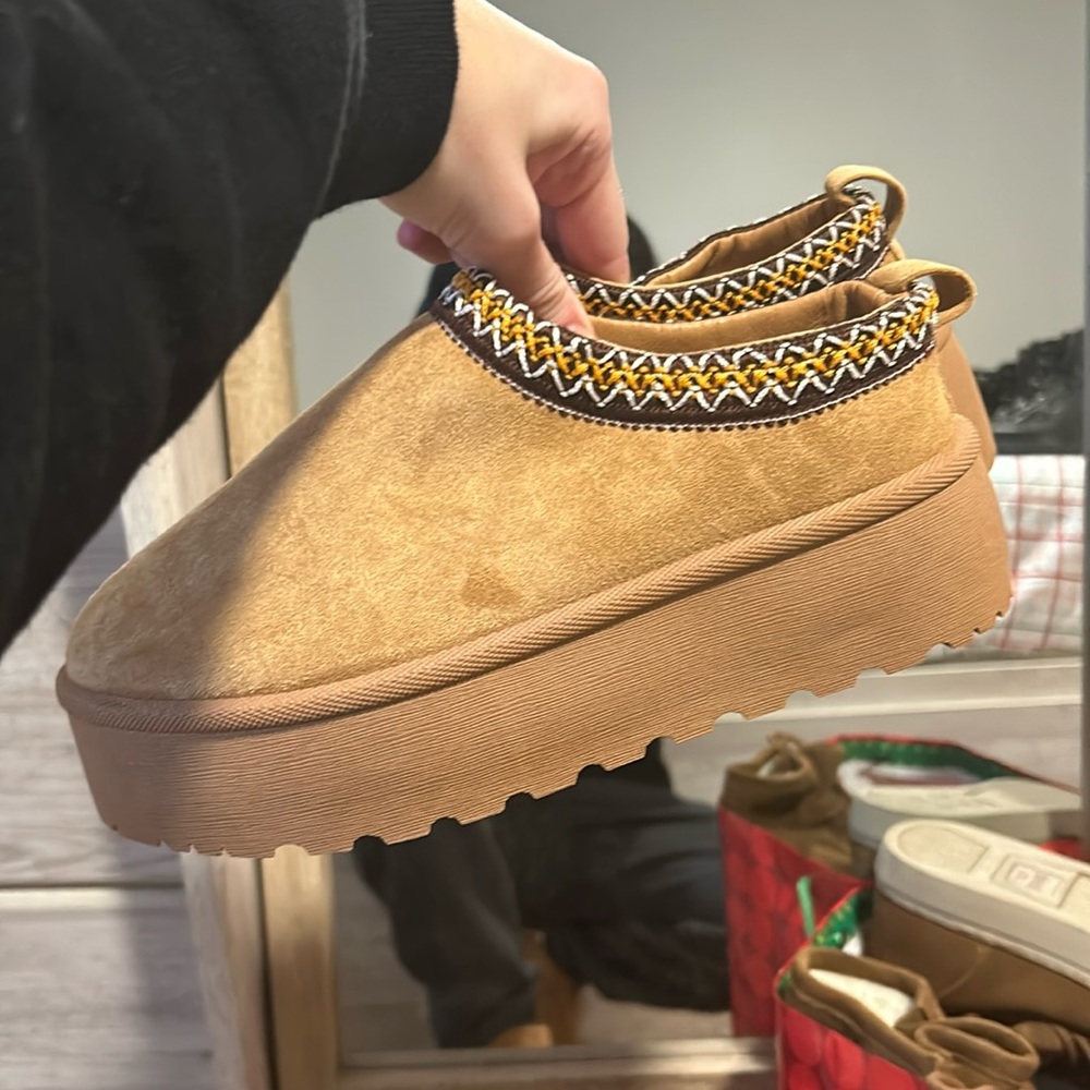 Ugg Tasman